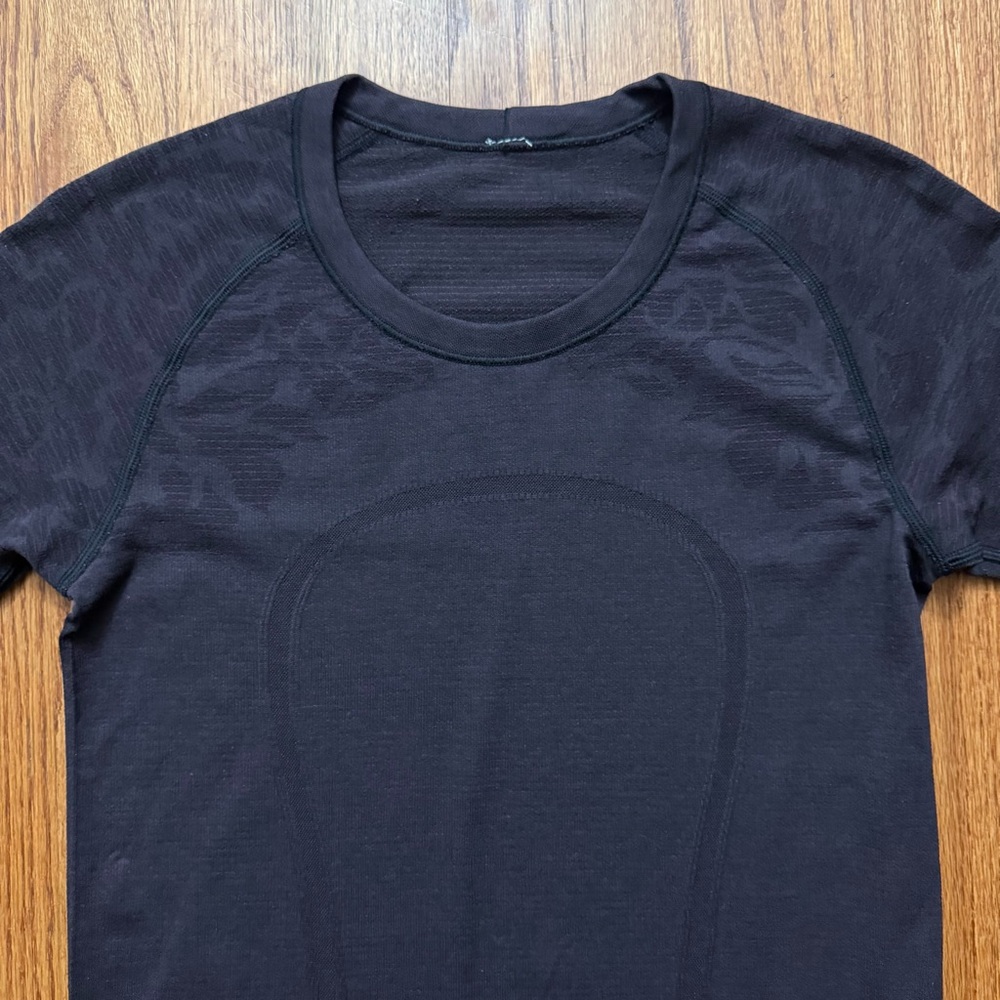 Lululemon Swiftly Tech Long Sleeve Crew in Black Cherry size 6 - Picture 3 of 14